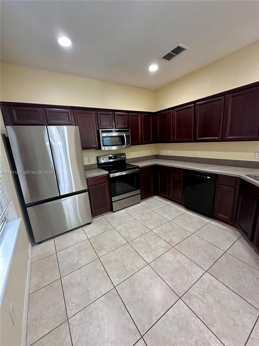 6430 South Goldenrod Road, Unit 15B Orlando, FL 32822 - Photo 11 of 36