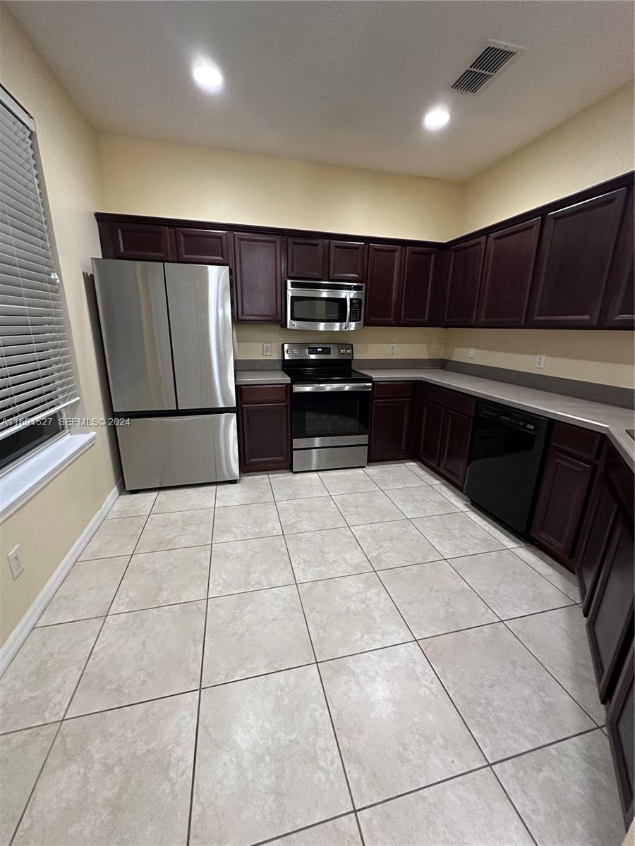 6430 South Goldenrod Road, Unit 15B Orlando, FL 32822 - Photo 12 of 36