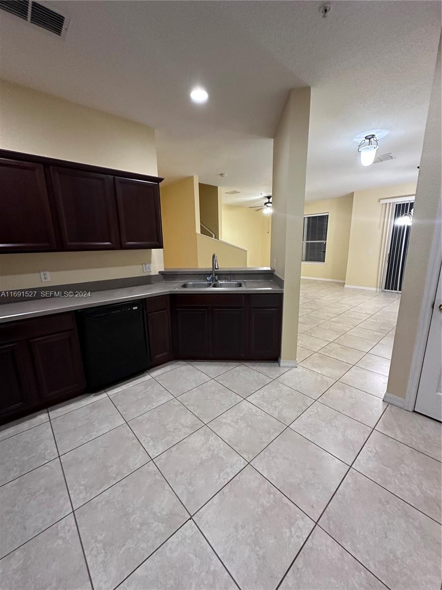 6430 South Goldenrod Road, Unit 15B Orlando, FL 32822 - Photo 13 of 36