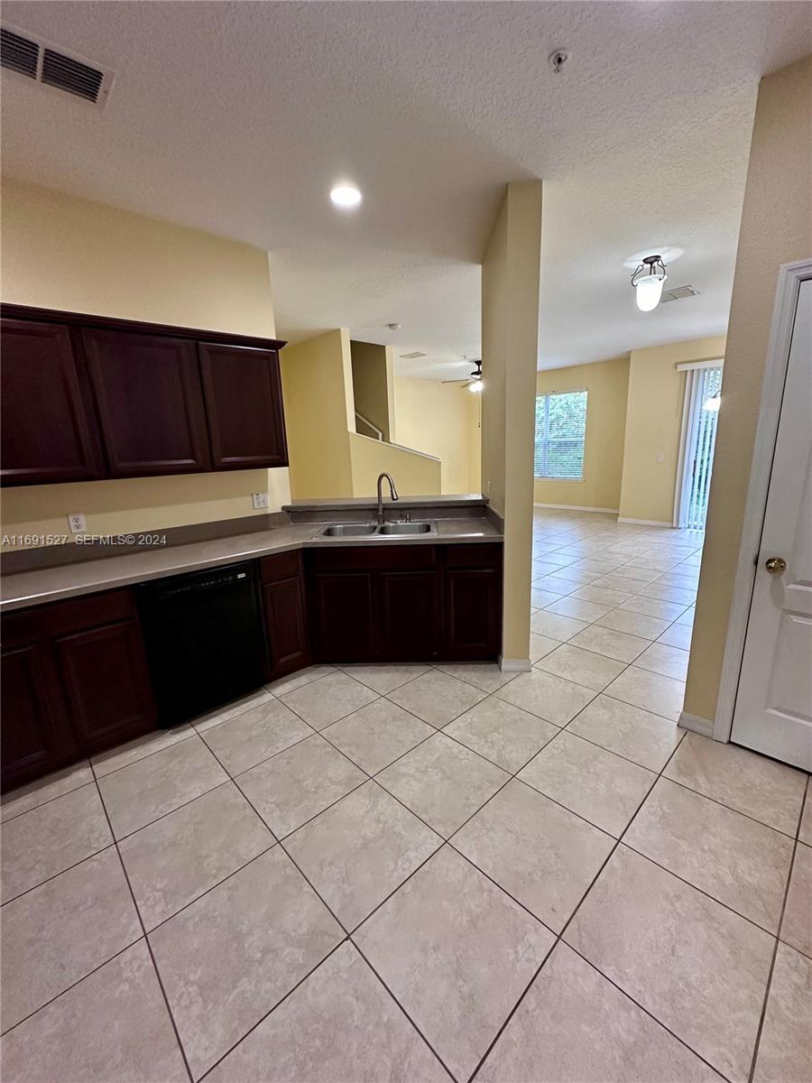6430 South Goldenrod Road, Unit 15B Orlando, FL 32822 - Photo 14 of 36