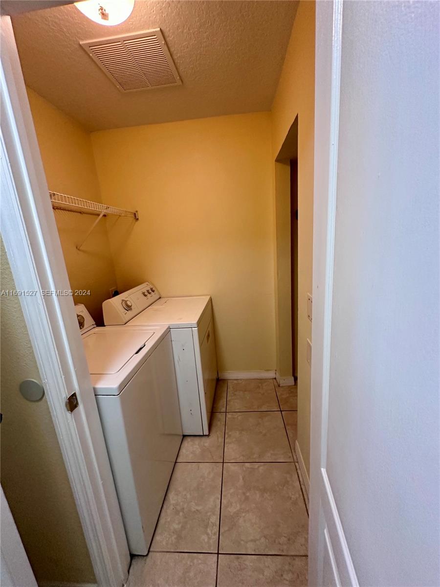 6430 South Goldenrod Road, Unit 15B Orlando, FL 32822 - Photo 17 of 36