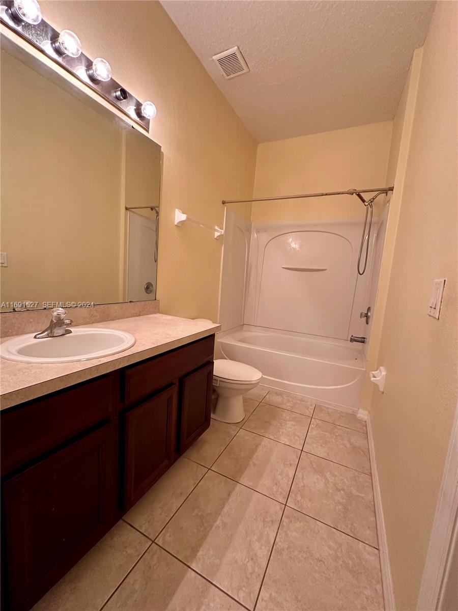 6430 South Goldenrod Road, Unit 15B Orlando, FL 32822 - Photo 21 of 36 2nd Bath