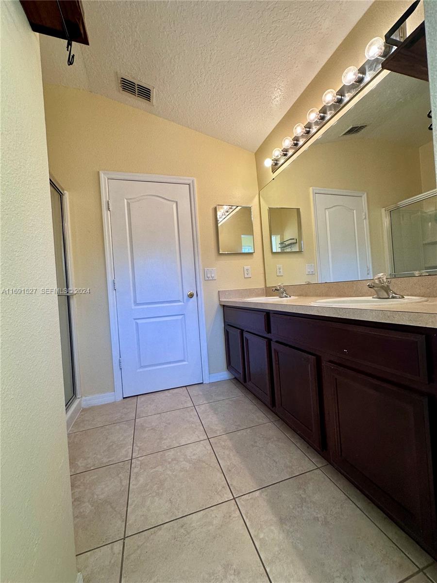 6430 South Goldenrod Road, Unit 15B Orlando, FL 32822 - Photo 29 of 36