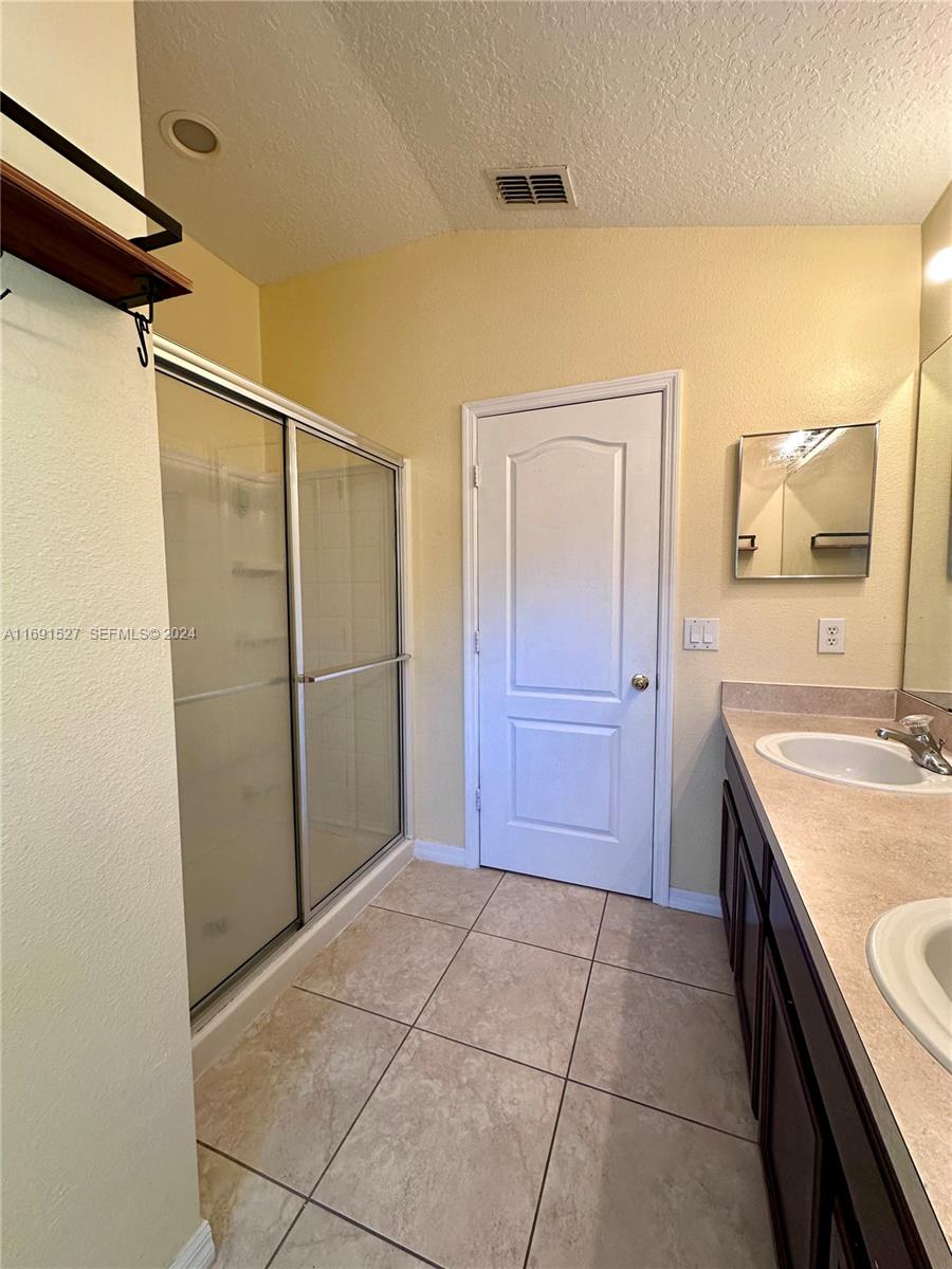 6430 South Goldenrod Road, Unit 15B Orlando, FL 32822 - Photo 30 of 36