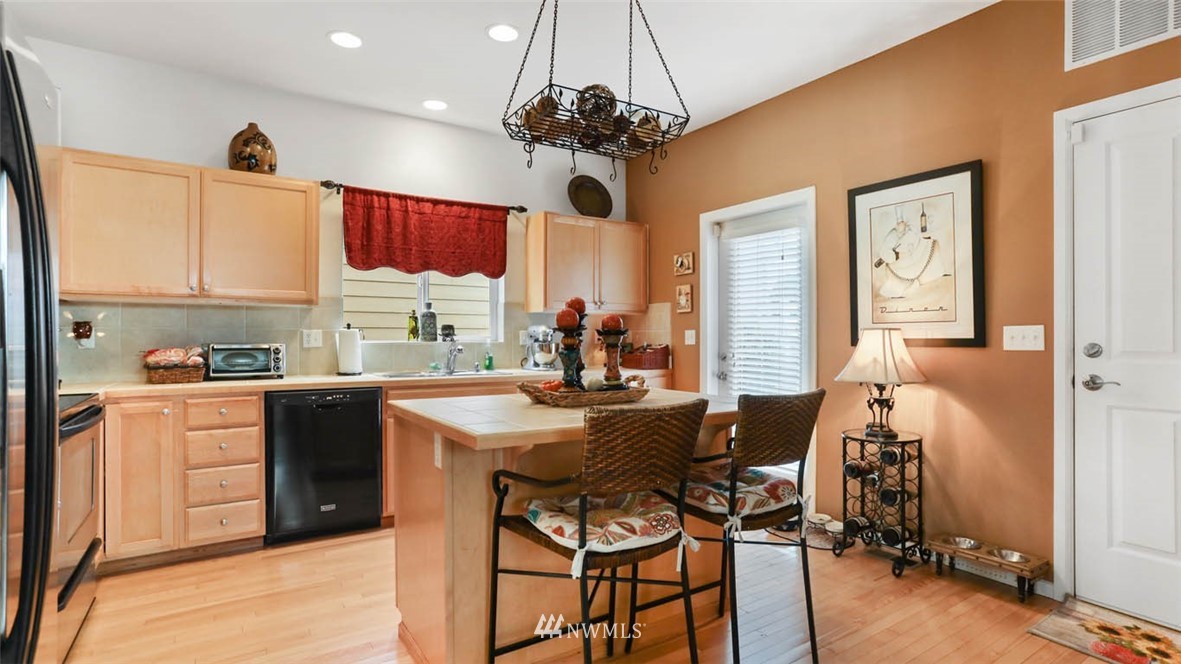 16153 Parkside Way Southeast Renton, WA 98058 - Photo 14 of 34