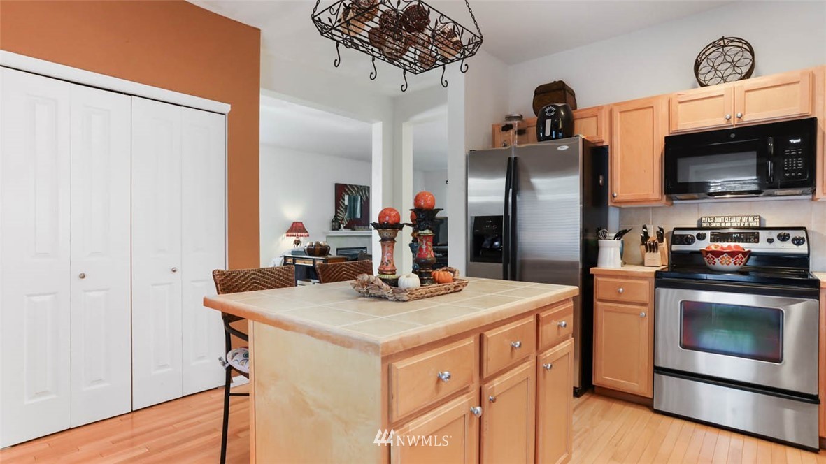 16153 Parkside Way Southeast Renton, WA 98058 - Photo 16 of 34