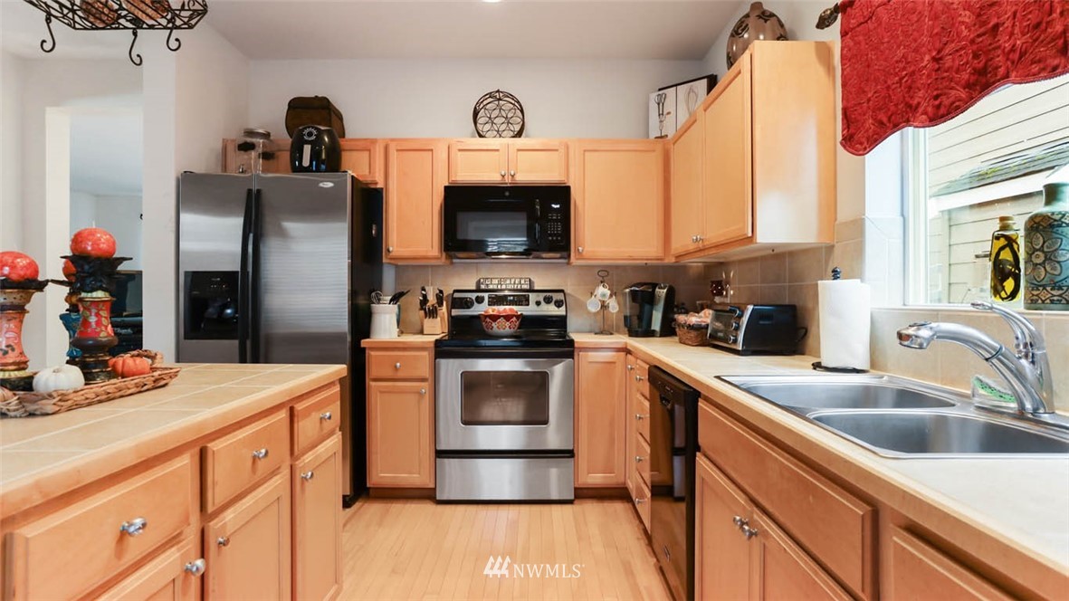 16153 Parkside Way Southeast Renton, WA 98058 - Photo 17 of 34