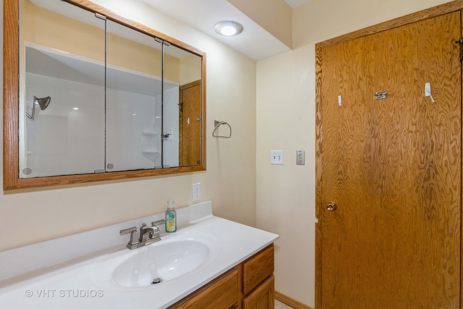211 East Ottawa Street Sycamore, IL 60178 - Photo 25 of 33 a bathroom with a sink and a mirror