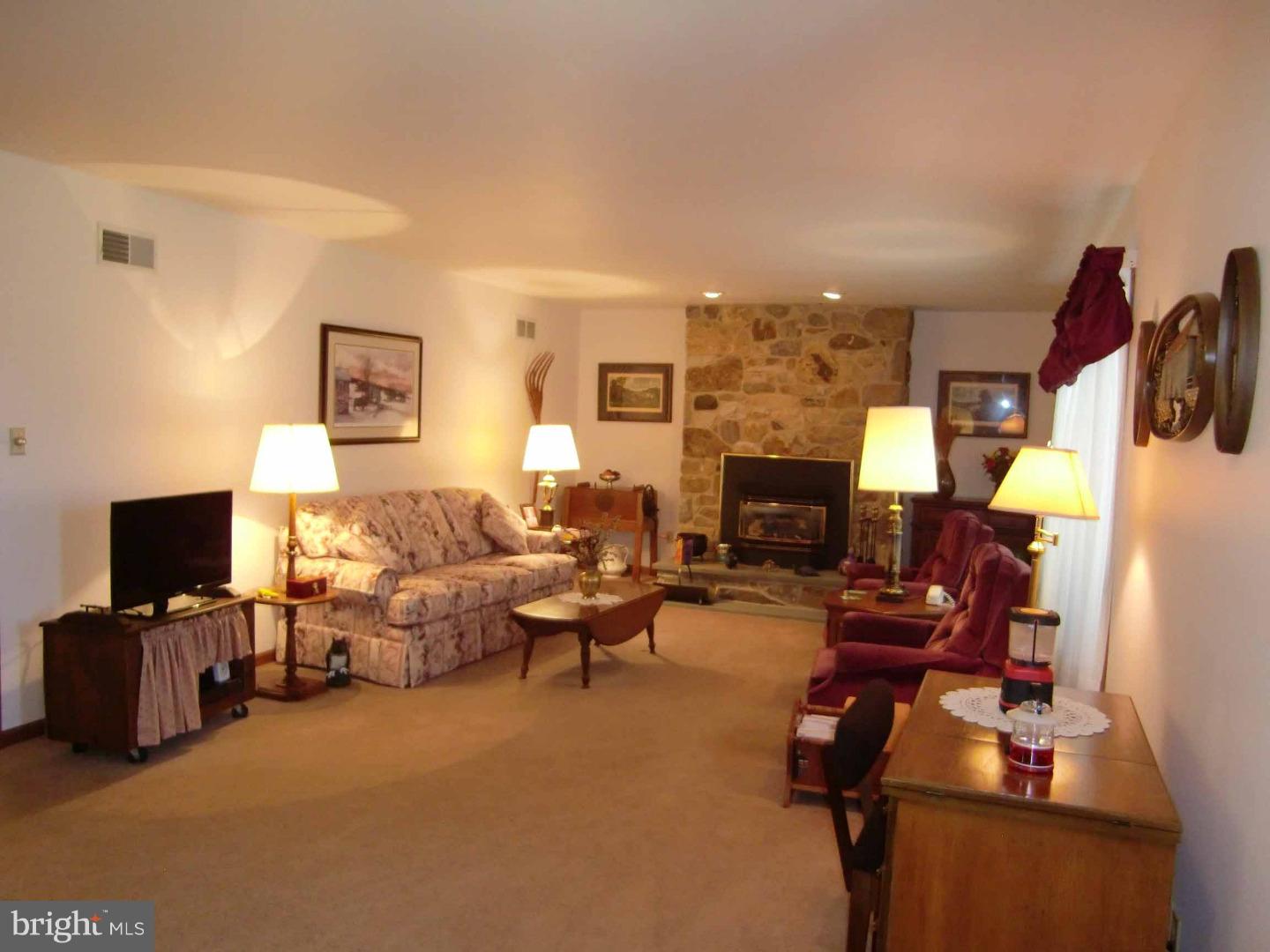 661 East Reeceville Road Coatesville, PA 19320 - Photo 5 of 25 Great Room