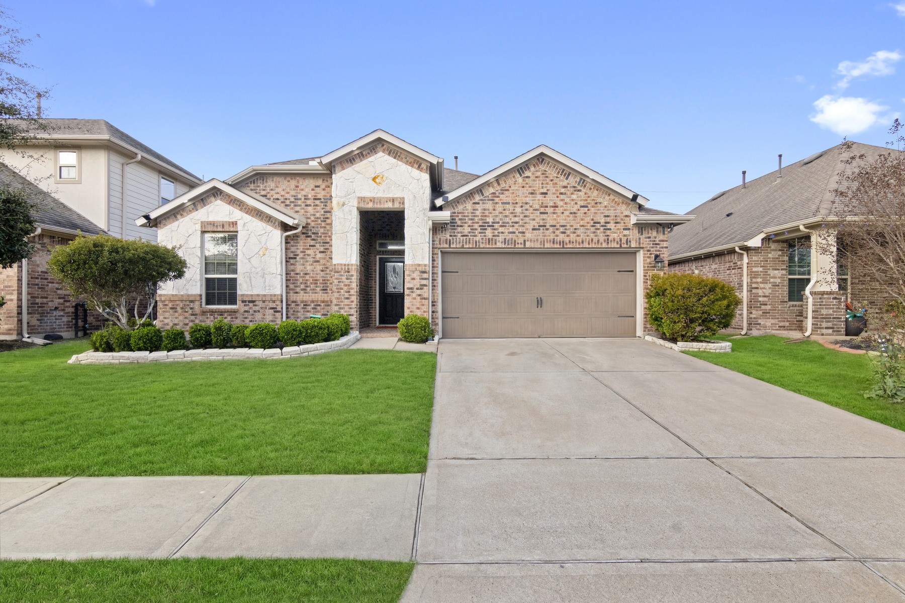 9538 Ocean Drive Rosharon, TX 77583 - Photo 1 of 26