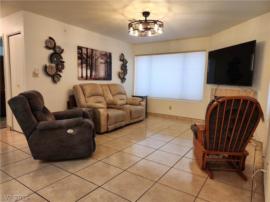 2016 Mesquite Lane, Unit 104 Laughlin, NV 89029 - Photo 8 of 27 Great room/living area