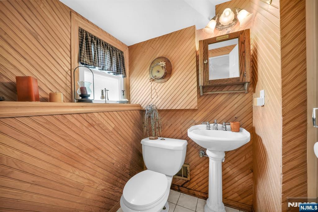 19 Lawrence Road Wayne, NJ 07470 - Photo 22 of 33