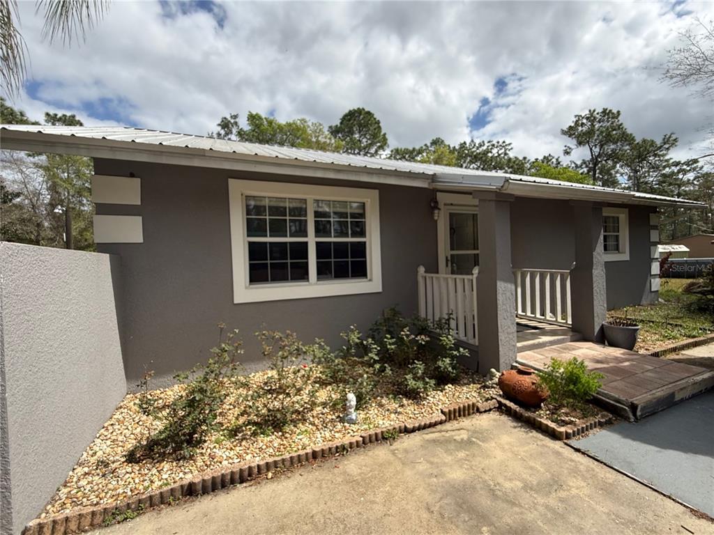 1363 Emporia Road Pierson, FL 32180 - Photo 4 of 27 a front view of a house with garden