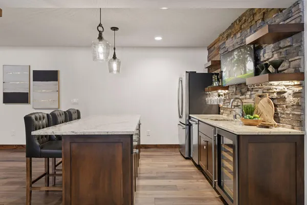 $1,800,000 | 155 Wooddale Avenue, Wayzata, MN 55391