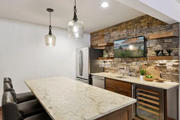 $1,800,000 | 155 Wooddale Avenue, Wayzata, MN 55391