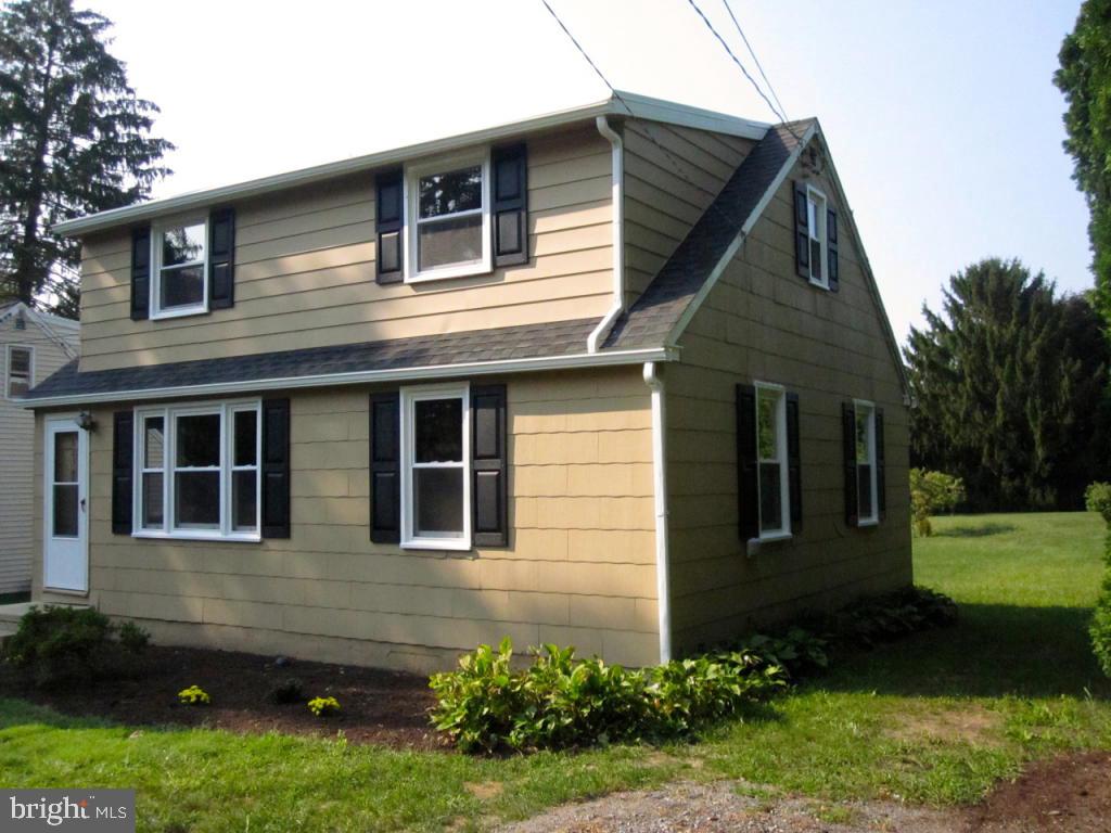 823 Willow Road Lancaster, PA 17601 - Photo 3 of 29