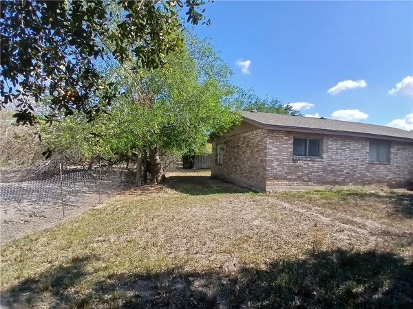$1,725 | 4029 Brownwood Circle, Corpus Christi, TX 78410
