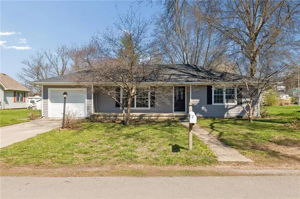 $215,000 | 306 Winner Avenue, Gower, MO 64454