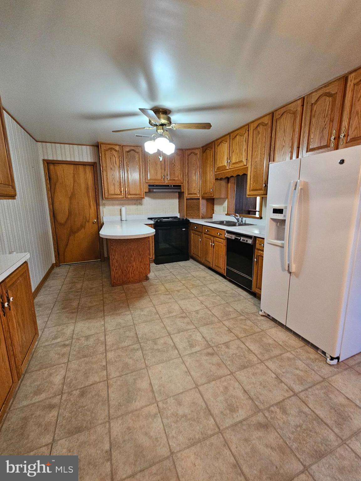 1124 Cedarbrook Road Hampstead, MD 21074 - Photo 14 of 46 Tons of counterspace and Cabinetry
