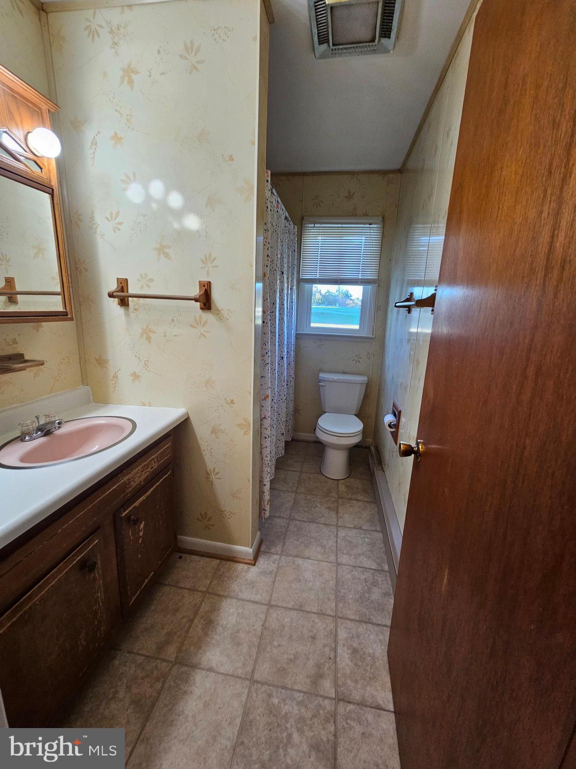 1124 Cedarbrook Road Hampstead, MD 21074 - Photo 21 of 46 Spacious Hall Bath