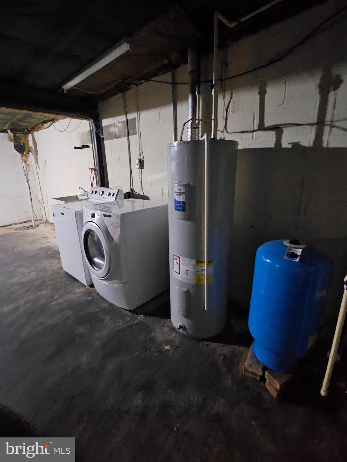 1124 Cedarbrook Road Hampstead, MD 21074 - Photo 39 of 46 Appliances stay Water Heater installed 6/25