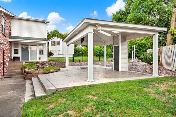 a view of a house with backyard and porch