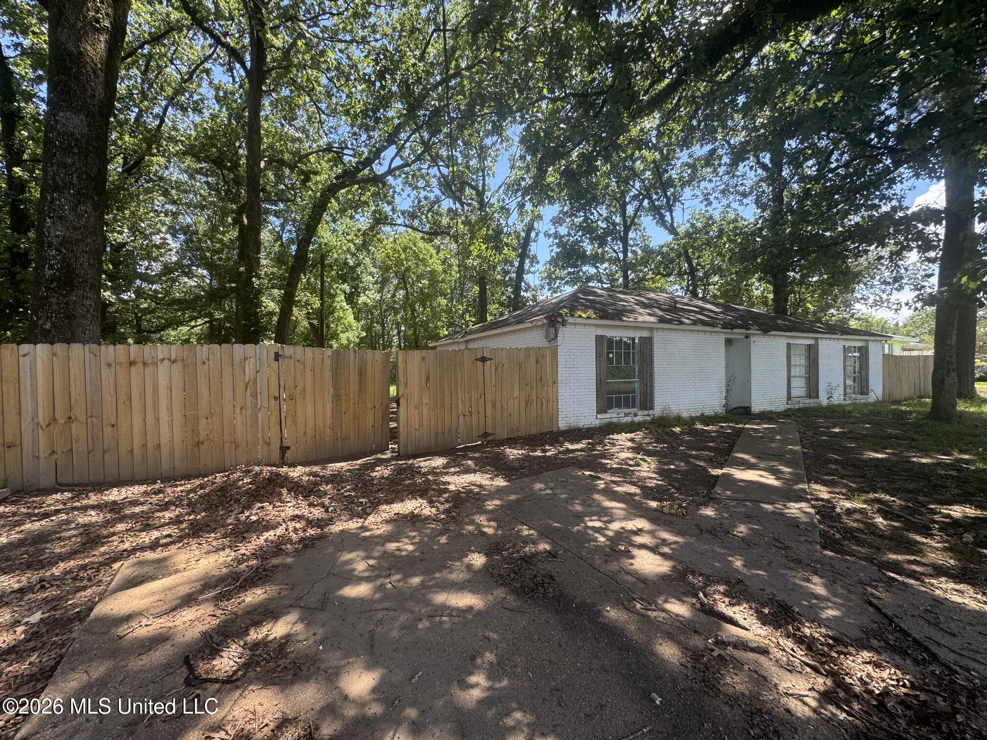 721 McCluer Road Jackson, MS 39212 - Photo 3 of 20 IMG_8641