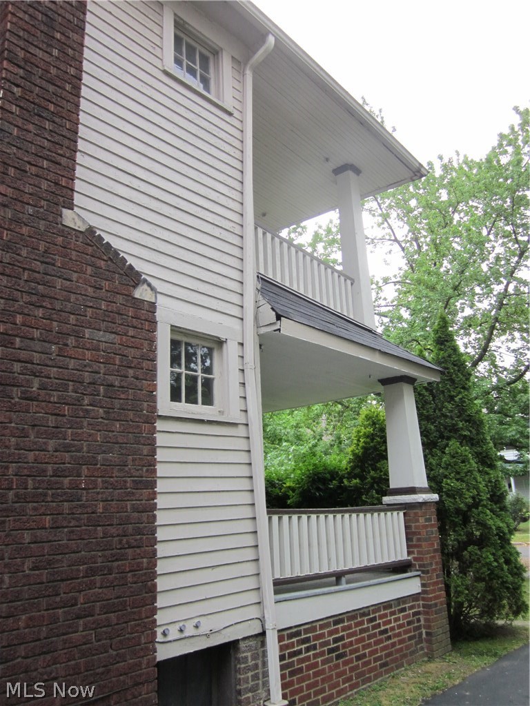 2619 Hampshire Road Cleveland, OH 44106 - Photo 4 of 22