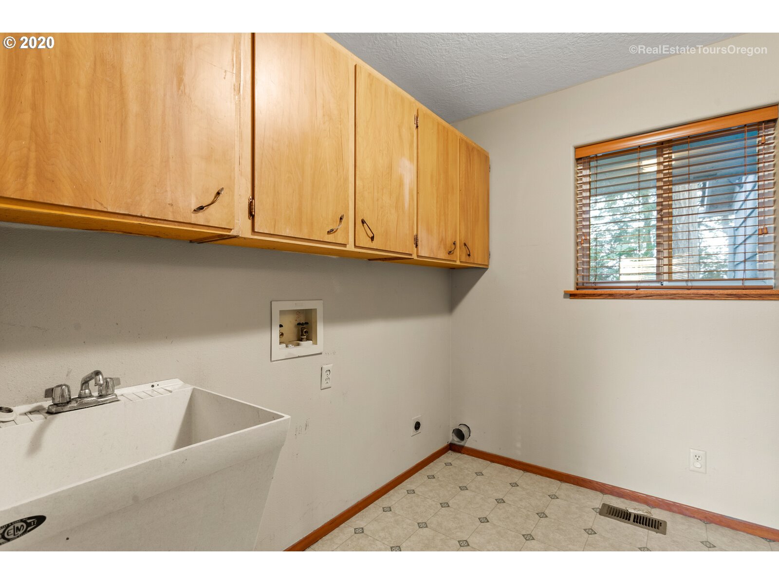 24725 Southeast Wallace Road Salem, OR 97304 - Photo 14 of 30 Gallery Image 14