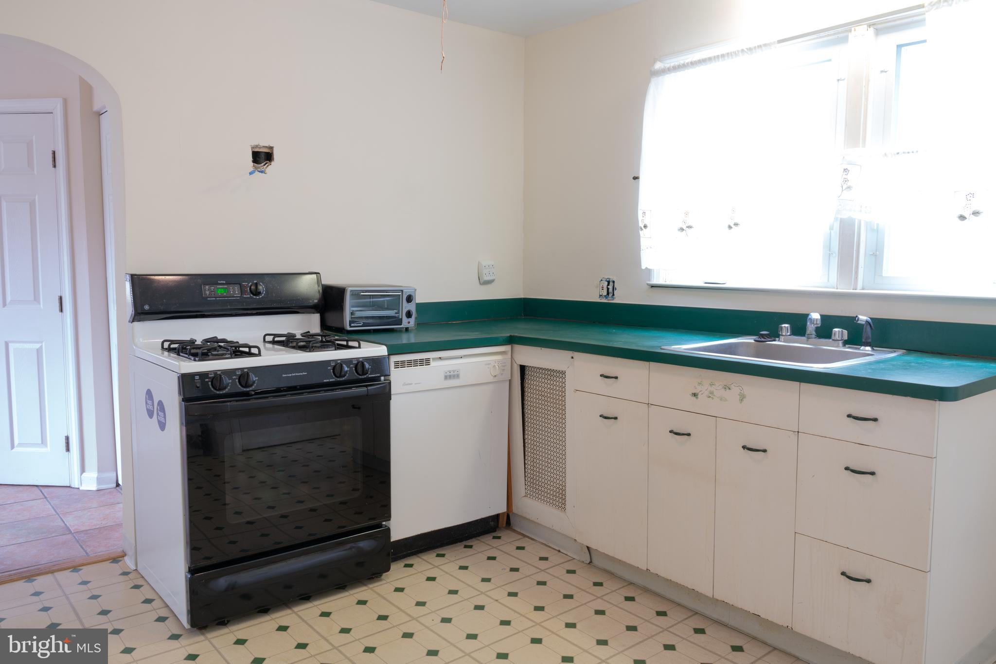 130 Shelbourne Road Havertown, PA 19083 - Photo 6 of 12