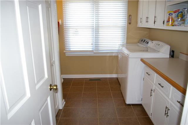 405 12 Oaks Road Tullahoma, TN 37388 - Photo 8 of 20 Utility room and half bath have tile floors