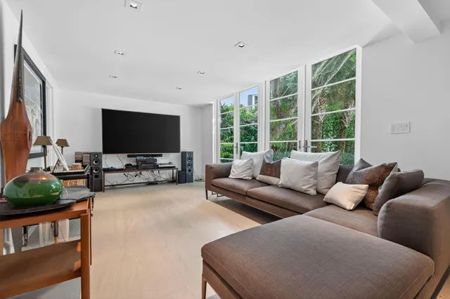 $110,000 | 142 South County Road, Palm Beach, FL 33480