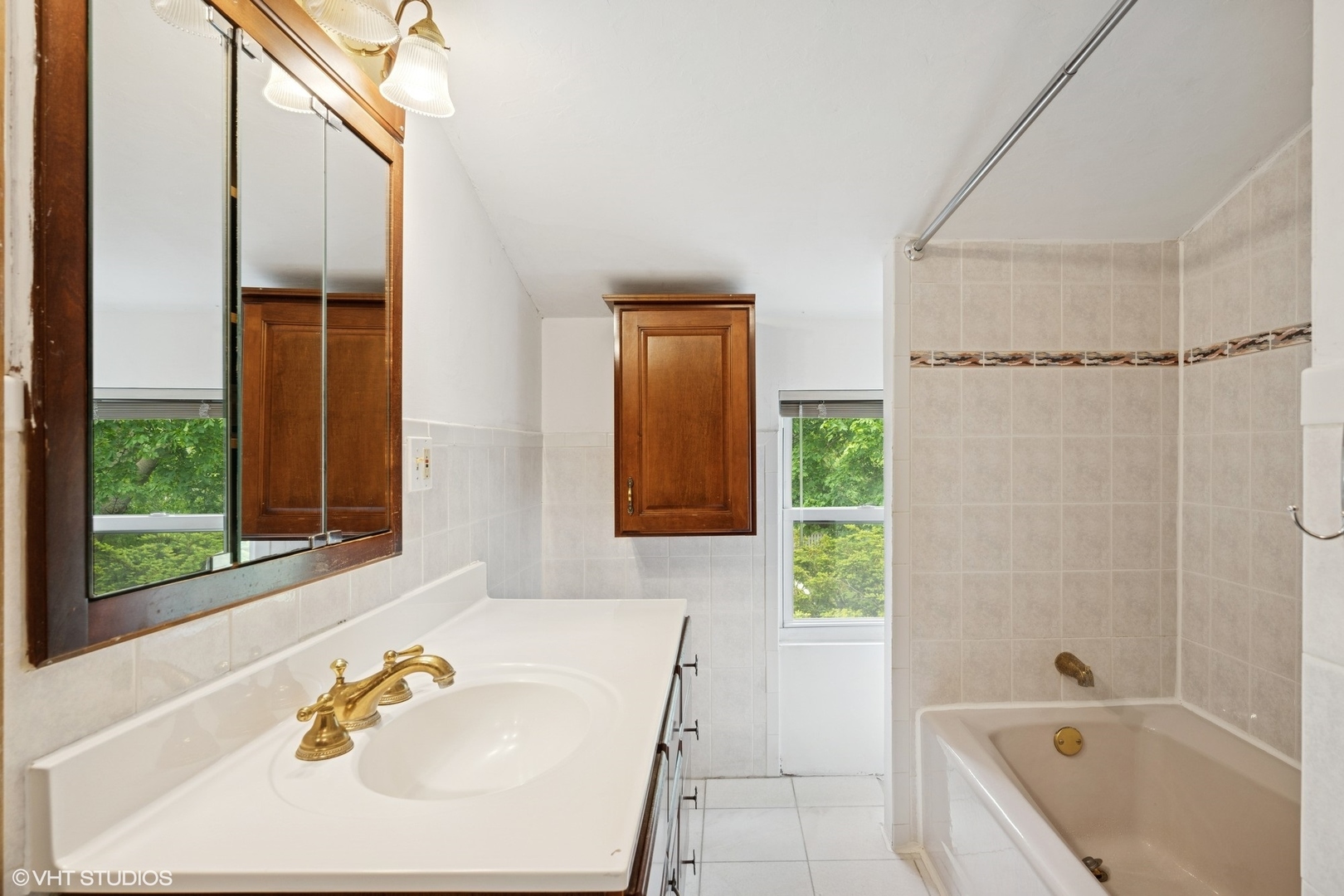 1800 Shermer Road Northbrook, IL 60062 - Photo 9 of 21 a bathroom with a tub sink and mirror