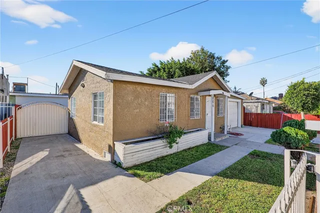 $589,000 | 806 West Spruce Street, Compton, CA 90220