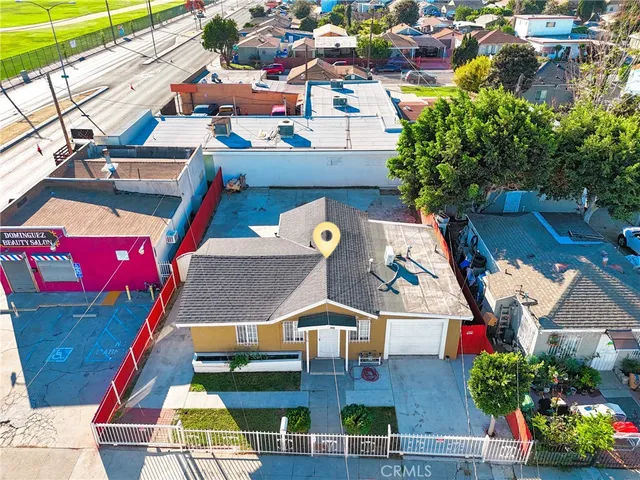 a view of a tennis court