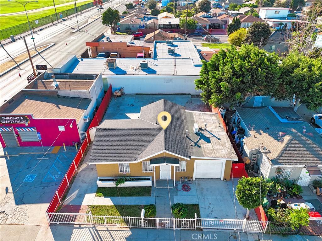 806 West Spruce Street Compton, CA 90220 - Photo 32 of 41 an aerial view of multiple houses with yard