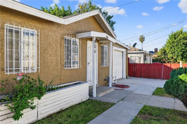 $589,000 | 806 West Spruce Street, Compton, CA 90220