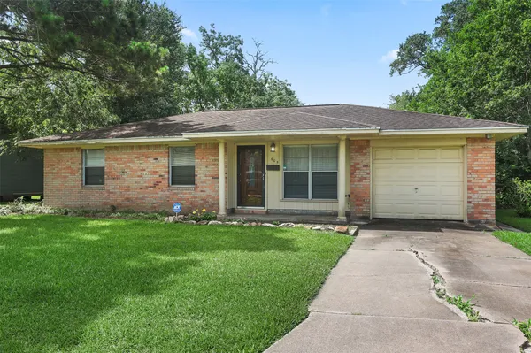 $135,000 | 605 Honeysuckle Drive, La Marque, TX 77568