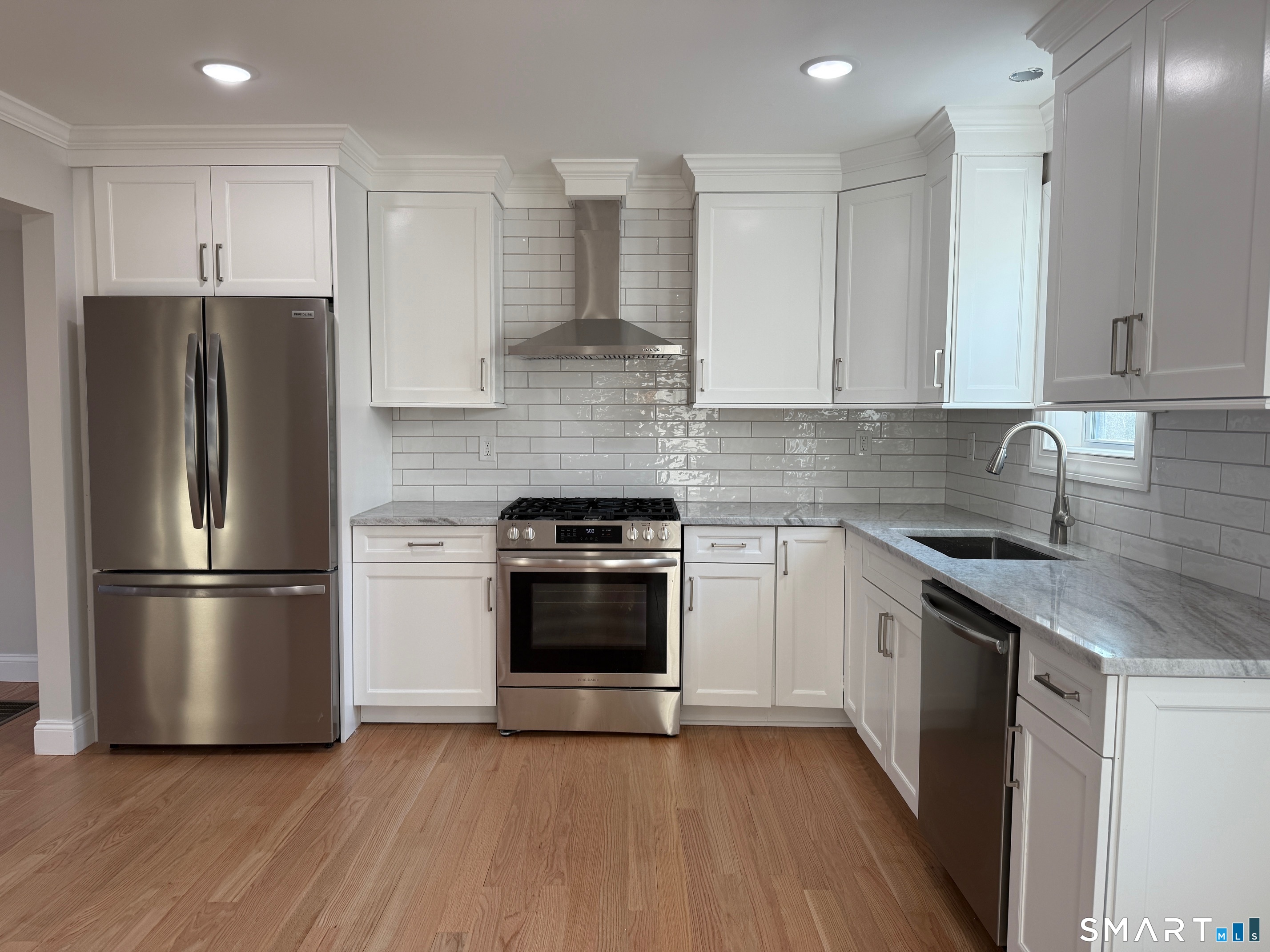 37 Brainerd Road Branford, CT 06405 - Photo 4 of 15