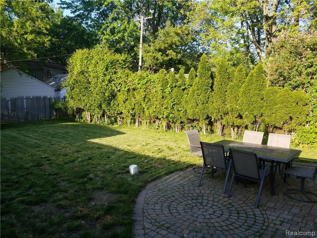 2208 Ridgemont Road Grosse Pointe Woods, MI 48236 - Photo 19 of 21