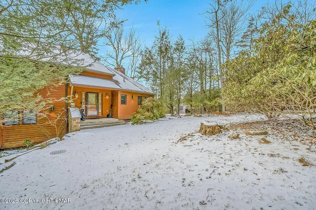 $2,850,000 | 487 North Lake Drive, Lake Harmony, PA 18624