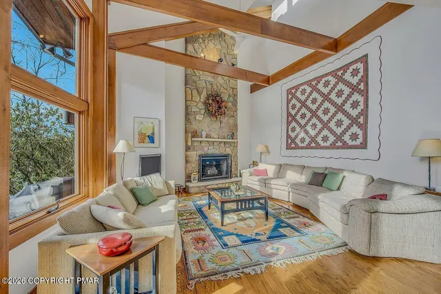 $2,850,000 | 487 North Lake Drive, Lake Harmony, PA 18624