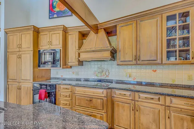 $2,850,000 | 487 North Lake Drive, Lake Harmony, PA 18624