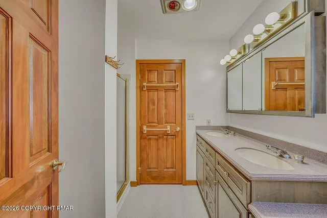 $2,850,000 | 487 North Lake Drive, Lake Harmony, PA 18624