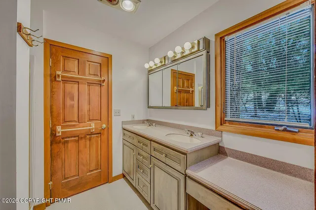 $2,850,000 | 487 North Lake Drive, Lake Harmony, PA 18624