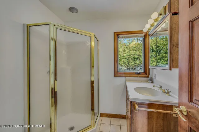 $2,850,000 | 487 North Lake Drive, Lake Harmony, PA 18624