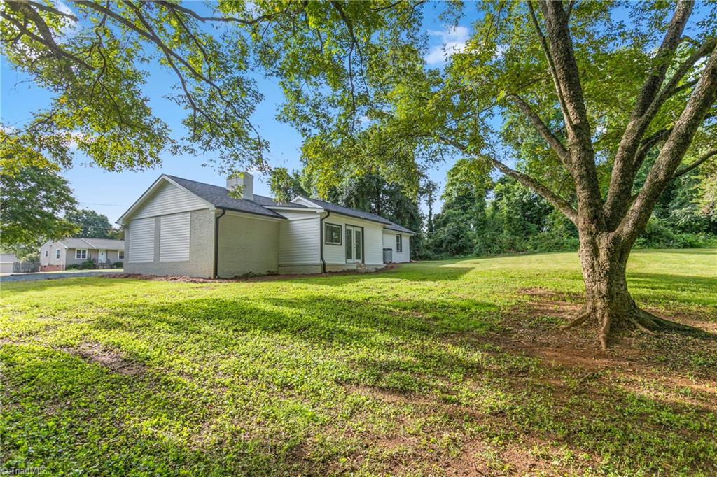 1324 Springwood Church Road Burlington, NC 27215 - Photo 3 of 38 nice place for morning coffee