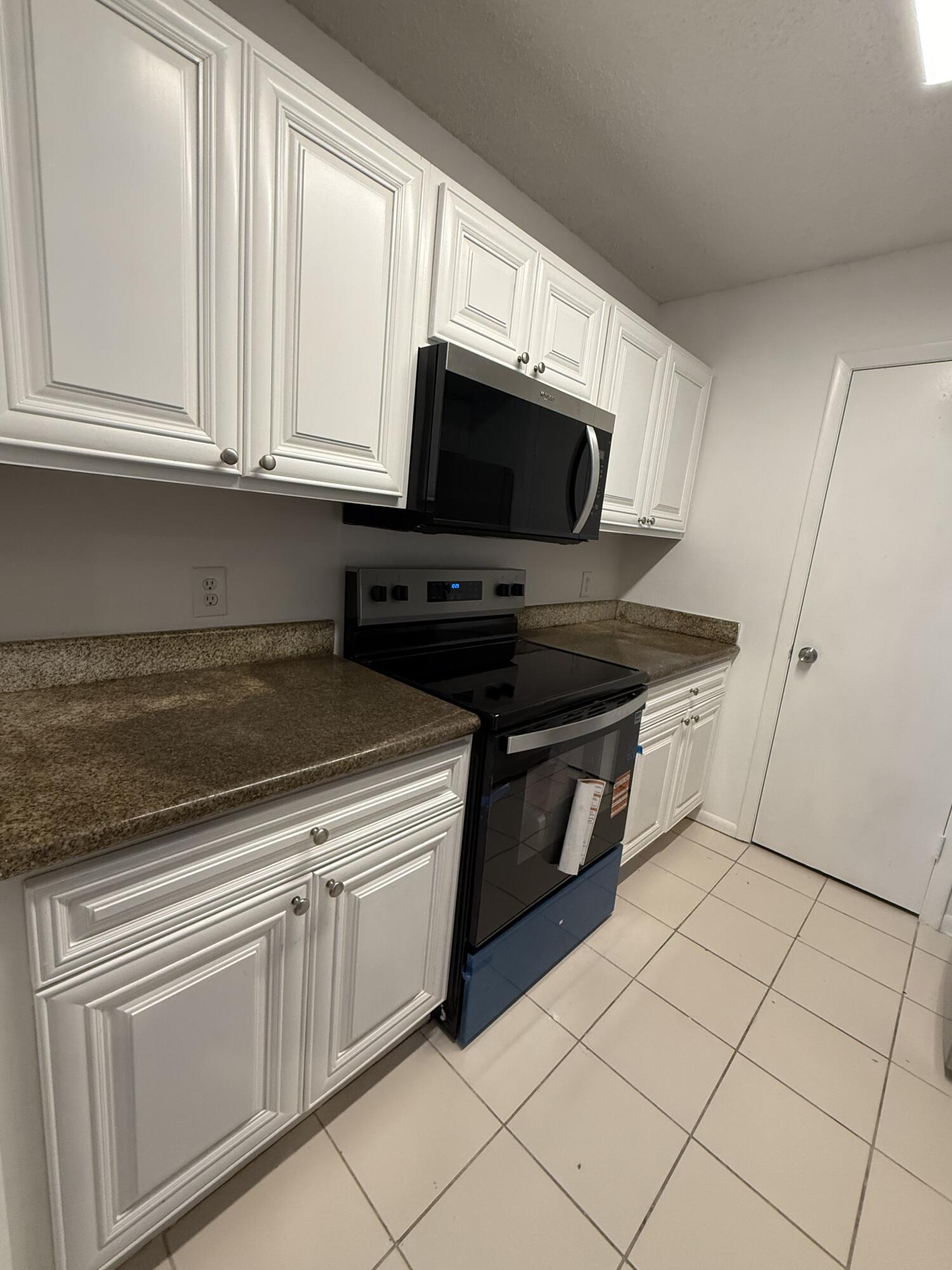 4341 West McNab Road, Unit 22 Pompano Beach, FL 33069 - Photo 4 of 27 Kitchen 1