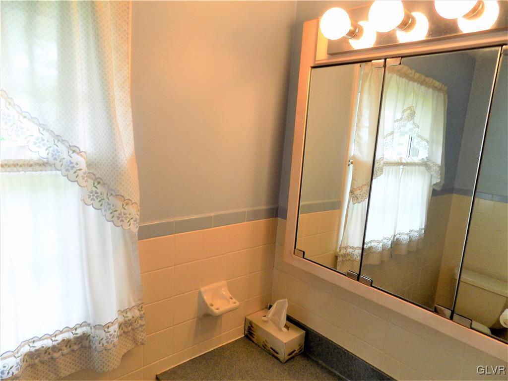 352 Barrett Road Emmaus, PA 18049 - Photo 16 of 25 Gallery Image 16