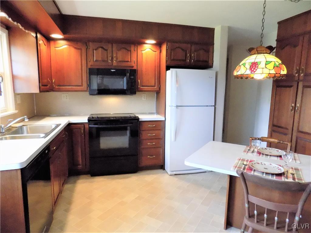 352 Barrett Road Emmaus, PA 18049 - Photo 7 of 25 Gallery Image 7